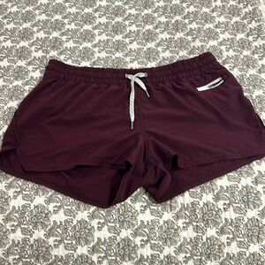 Vuori women’s shorts size L, maroon/wineHalo shorts 2.0
